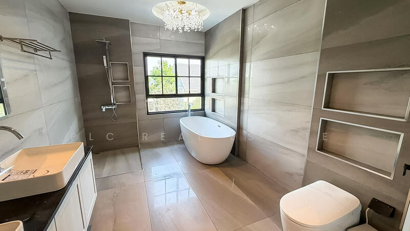 Luxury Pool Villa for Sale in East Pattaya, Chon Buri (Pattaya), Bang Lamung, Bang Lamung (Pattaya), Chon Buri (Pattaya), 5 Bedrooms, 1,600 sqm, Villa For Sale, by PLC Real Estate, 500143424 - DDproperty.com