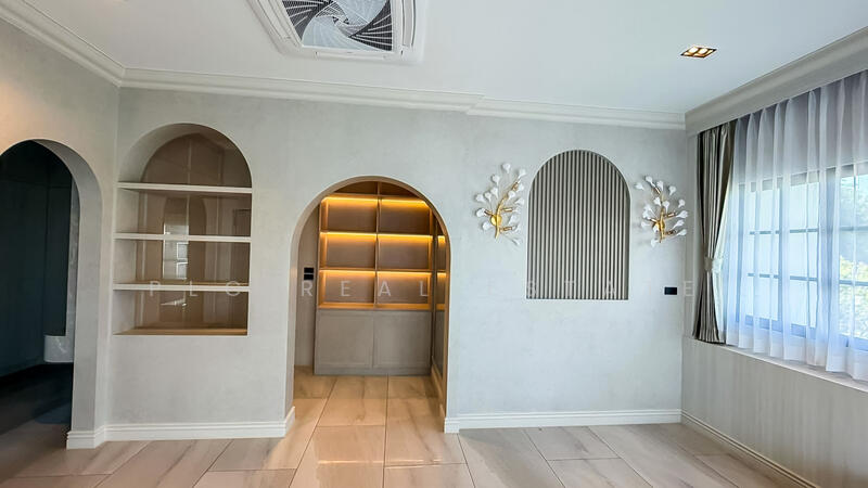 Luxury Pool Villa for Sale in East Pattaya, Chon Buri (Pattaya), Bang Lamung, Bang Lamung (Pattaya), Chon Buri (Pattaya), 5 Bedrooms, 1,600 sqm, Villa For Sale, by PLC Real Estate, 500143424 - DDproperty.com