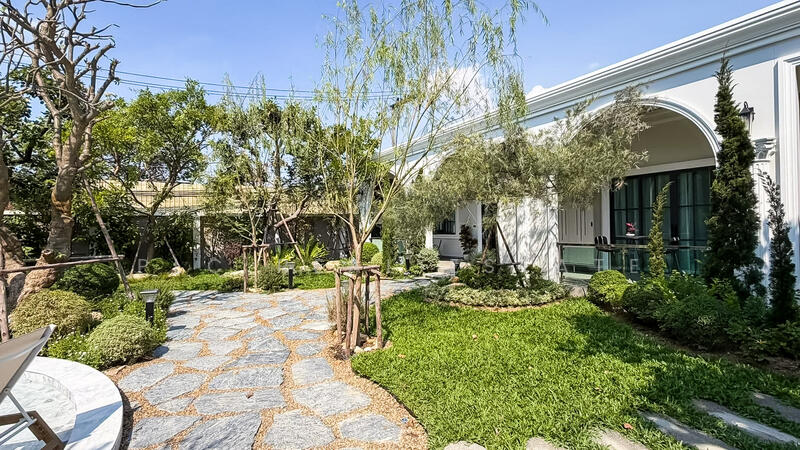 Luxury Pool Villa for Sale in East Pattaya, Chon Buri (Pattaya), Bang Lamung, Bang Lamung (Pattaya), Chon Buri (Pattaya), 5 Bedrooms, 1,600 sqm, Villa For Sale, by PLC Real Estate, 500143424 - DDproperty.com