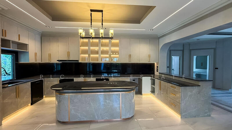 Luxury Pool Villa for Sale in East Pattaya, Chon Buri (Pattaya), Bang Lamung, Bang Lamung (Pattaya), Chon Buri (Pattaya), 5 Bedrooms, 1,600 sqm, Villa For Sale, by PLC Real Estate, 500143424 - DDproperty.com