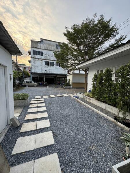 อาคาร 1 ชั้น มีที่จอถหลายคัน ติดริมถนนเมน, กรุงเทพ, สตรีวิทยา2, ลาดพร้าว, ลาดพร้าว, กรุงเทพ, 100 ตร.ม., พื้นที่ขายของ ให้เช่า, โดย Thiya​ Chaysabut, 500143458 - DDproperty.com