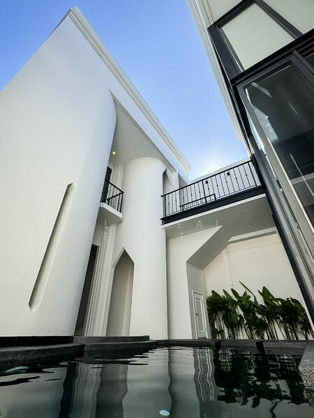 Luxury Pool Villa for Sale in Pratumnak, Jomtien, Chon Buri (Pattaya), Bang Lamung, Bang Lamung (Pattaya), Chon Buri (Pattaya), 4 Bedrooms, 232 sqm, Villa For Rent, by PLC Real Estate, 500143640 - DDproperty.com