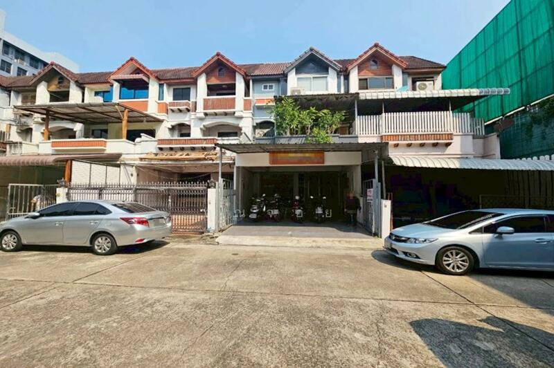 ขายโฮมออฟฟิศ ถนนพระราม 9 ใกล้ทางด่วนศรีรัช ห้วยขวาง 34 ตรว.3 ชั้น ใกล้ทางด่วน, กรุงเทพ, บางกะปิ, ห้วยขวาง, กรุงเทพ, 250 ตร.ม., สำนักงาน ขาย, โดย คุณจอย, 500143720 - DDproperty.com