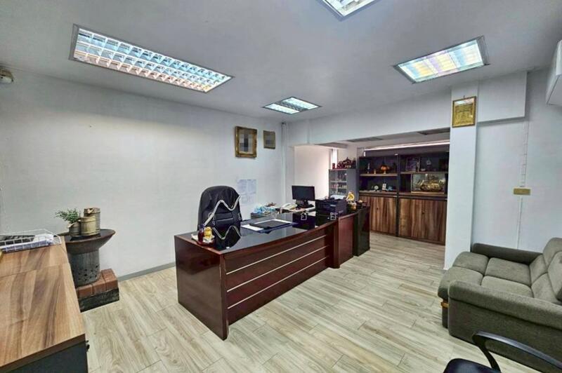 ขายโฮมออฟฟิศ ถนนพระราม 9 ใกล้ทางด่วนศรีรัช ห้วยขวาง 34 ตรว.3 ชั้น ใกล้ทางด่วน, Bangkok, Bang Kapi, Huai Khwang, Bangkok, , 250 sqm, Office Space For Sale, by คุณจอย, 500143720 - DDproperty.com