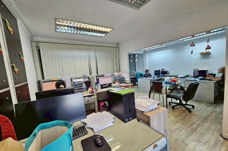 ขายโฮมออฟฟิศ ถนนพระราม 9 ใกล้ทางด่วนศรีรัช ห้วยขวาง 34 ตรว.3 ชั้น ใกล้ทางด่วน, กรุงเทพ, บางกะปิ, ห้วยขวาง, กรุงเทพ, 250 ตร.ม., สำนักงาน ขาย, โดย คุณจอย, 500143720 - DDproperty.com