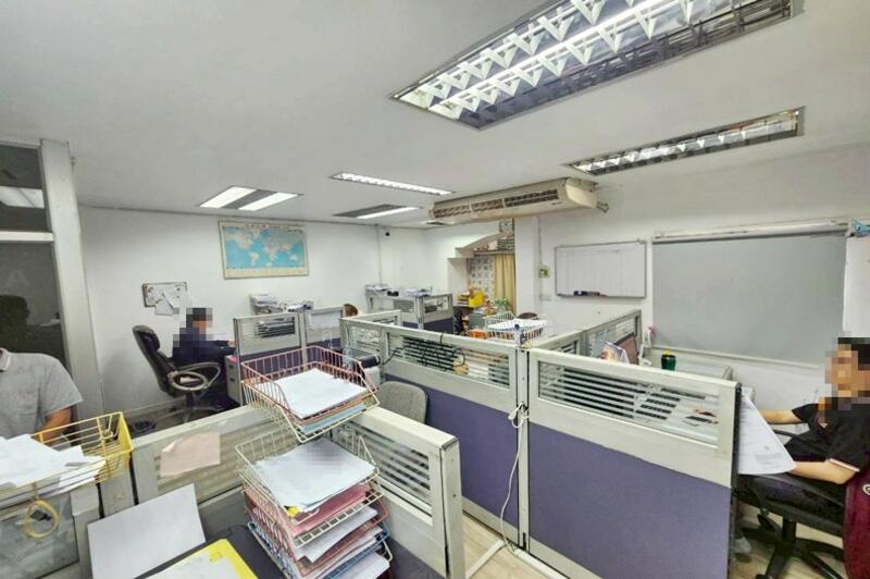 ขายโฮมออฟฟิศ ถนนพระราม 9 ใกล้ทางด่วนศรีรัช ห้วยขวาง 34 ตรว.3 ชั้น ใกล้ทางด่วน, Bangkok, Bang Kapi, Huai Khwang, Bangkok, , 250 sqm, Office Space For Sale, by คุณจอย, 500143720 - DDproperty.com