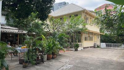ขาย - Turnkey House Restaurant in Silom-Surawong Ideal for Cafe Restaurant, กรุงเทพ