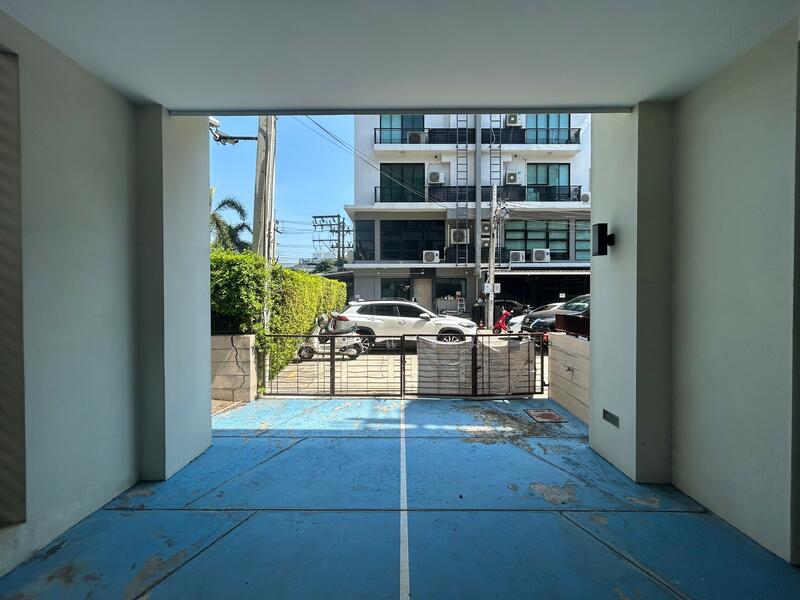 พรีเมี่ยมเพลส เอกมัย-รามอินทรา 2, Bangkok, Lat Phrao, Lat Phrao, Bangkok, , 330 sqm, Shophouse For Sale, by คุณแจม, 500144014 - DDproperty.com