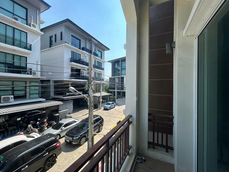 พรีเมี่ยมเพลส เอกมัย-รามอินทรา 2, กรุงเทพ, ลาดพร้าว, ลาดพร้าว, กรุงเทพ, 330 ตร.ม., ตึกแถว-อาคารพาณิชย์ ขาย, โดย คุณแจม, 500144014 - DDproperty.com