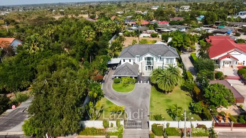 7 Bed 5 Bath Villa For Sale, Phetchaburi, Cha-am, Cha-Am, Phetchaburi, 7 Bedrooms, 512 sqm, Villa For Sale, by Saifon Phuphanna, 500144019 - DDproperty.com