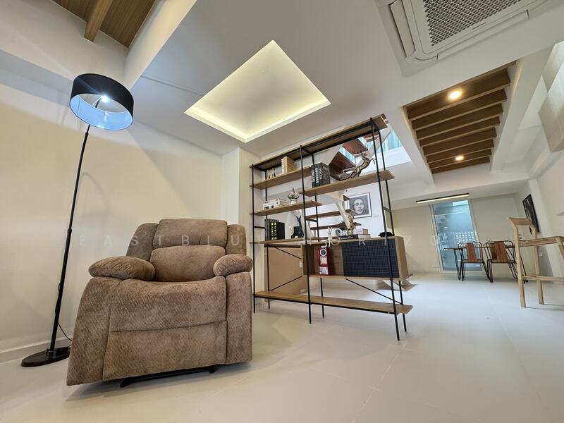 Khlongtan Nivet, Bangkok, 20 Soi Pridi Banomyong 42, Khlong Tan Nua, Watthana, Bangkok, 2 Bedrooms, 170 sqm, Townhouse For Sale, by Eastblue Horizon, 500144092 - DDproperty.com