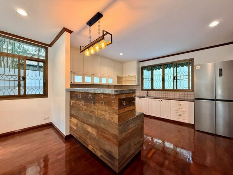 Single House, Bangkok, Khlong Toei, Khlong Toei, Bangkok, 5 Bedrooms, 350 sqm, Single Detached House For Rent, by Bangkok Residential, 500144185 - DDproperty.com