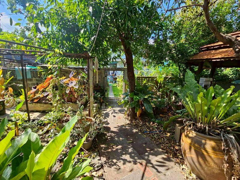 บ้านเดี่ยว หลังมุม หลังพาต้า ปิ่นเกล้า เนื้อที่ 100 ตร.ว. ใกล้ MRT สิรินธร และ รพ.ศิริราช เขตบางพลัด, Bangkok, Bang Yi Khan, Bang Phlat, Bangkok, 2 Bedrooms, 400 sqm, Single Detached House For Sale, by สรภพ ยอดไชย (สีฝุ่น), 500144356 - DDproperty.com