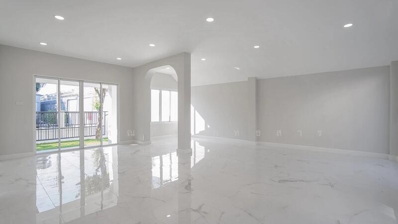 For Sale - Parinyada Chalongrat, Bangkok