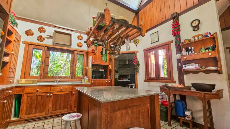 English Country–Style Garden House for Sale, House for Sale in San Sai District, Chiang Mai, ถนนวงแหวนรอบสาม, San Phra Net, San Sai, Chiang Mai, 4 Bedrooms, 350 sqm, Single Detached House For Sale, by สุภัทร สังขมณี, 500144521 - DDproperty.com