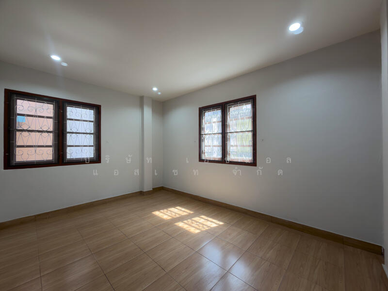 Baan Pongsirichai 2, Samut Sakhon, Om Noi, Krathum Baen, Samut Sakhon, 5 Bedrooms, 180 sqm, Townhouse For Sale, by บริษัท เอชแอล แอสเซท จำกัด, 500144538 - DDproperty.com