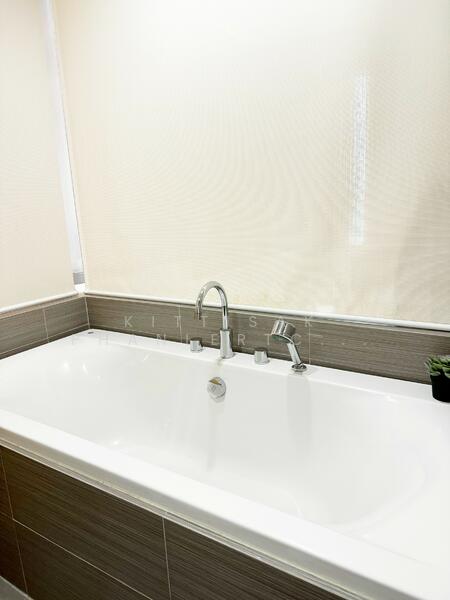 Siri At Sukhumvit, Bangkok, 902 Sukhumvit Road, Phra Kanong, Khlong Toei, Bangkok, 3 Bedrooms, 100 sqm, Condo For Rent, by Kittisak Phanlertchavarit, 500144580 - DDproperty.com