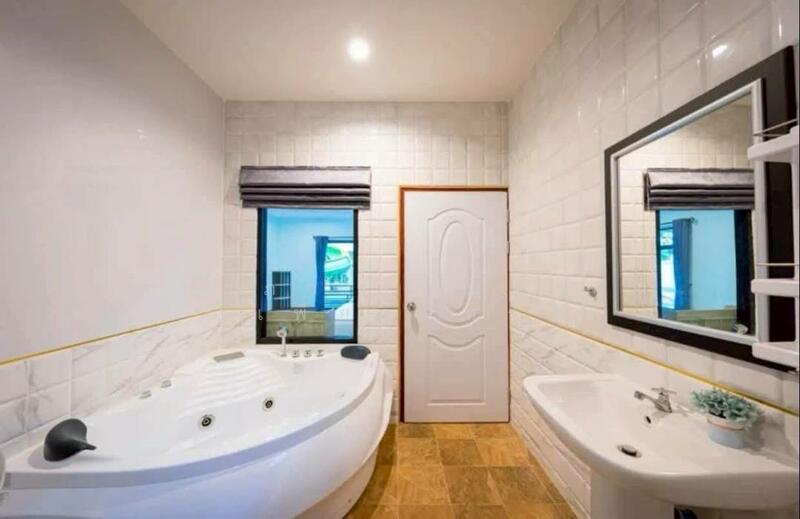 ตลาดจีนชากแง้ว , ใกล้สนามกอล์ฟฟินิกซ์ ตำบลห้วยใหญ่ อำเภอบางละมุง จังหวัดชลบุรี, Chon Buri (Pattaya), Huai Yai, Bang Lamung (Pattaya), Chon Buri (Pattaya), 4 Bedrooms, 300 sqm, Villa For Sale, by Nichapa Phiachan, 500144630 - DDproperty.com