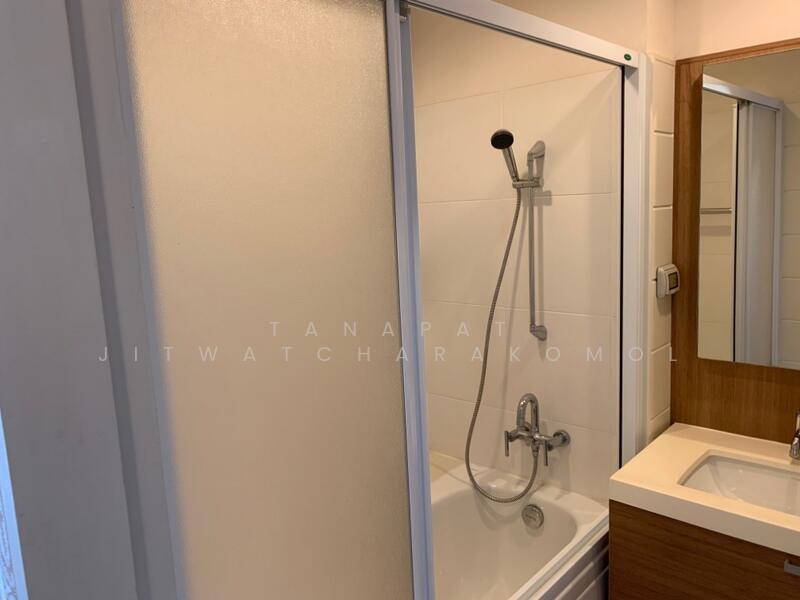 Q House Condo Sathorn, Bangkok, Thonburi Road, Khlong Ton Sai, Khlong San, Bangkok, 2 Bedrooms, 58 sqm, Condo For Rent, by Tanapat Jitwatcharakomol, 500144765 - DDproperty.com
