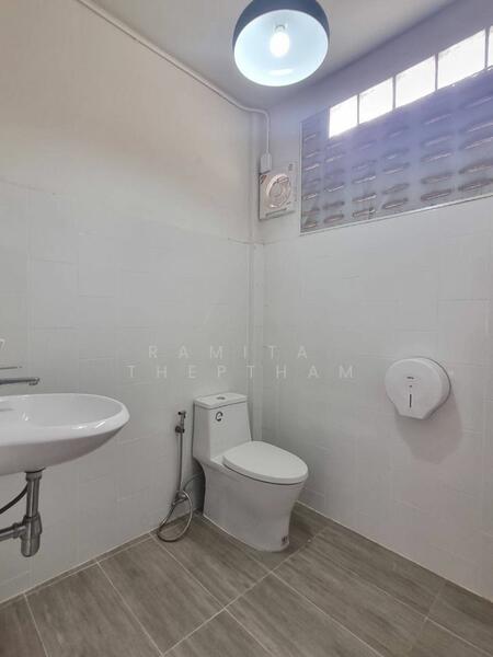 3-BR Townhouse, Bangkok, Bang Chak, Phra Khanong, Bangkok, 3 Bedrooms, 120 sqm, Townhouse For Rent, by Ramita Theptham, 500144853 - DDproperty.com