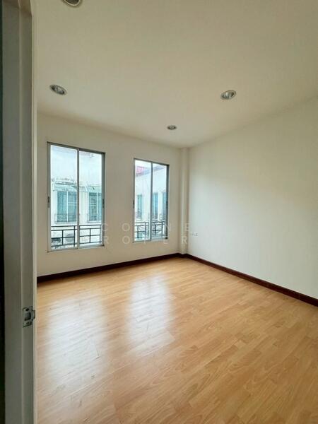 Baan Klang Muang British Town Srinakarin, Samut Prakan, Soi Baan Klang Muang British Town Srinakarin, Bang Kaeo, Bang Plee, Samut Prakan, 3 Bedrooms, 21 sqm, Townhouse For Sale, by Connex Property, 500144854 - DDproperty.com