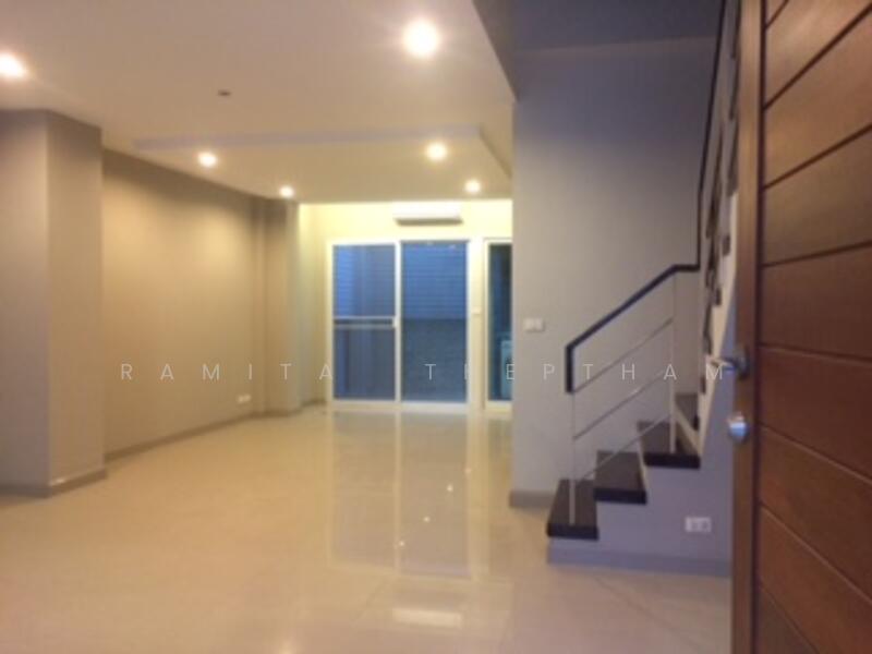 4-BR Townhouse, Bangkok, Chong Nonsi, Yan Nawa, Bangkok, 4 Bedrooms, 197 sqm, Townhouse For Rent, by Ramita Theptham, 500144930 - DDproperty.com