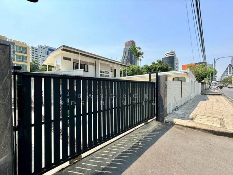 Detached House, Bangkok, Sukhumvit 63, Khlong Tan Nua, Watthana, Bangkok, 4 Bedrooms, 300 sqm, Single Detached House For Rent, by Bangkok Residential, 500144931 - DDproperty.com