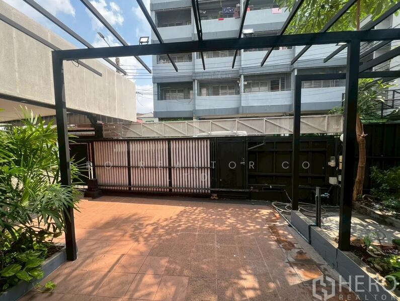 For Sale 4 Bedroom Detached House Wang Thonglang, Bangkok HRE00224, Bangkok, Khlong Chaokhun Sing, Wang Thonglang, Bangkok, 4 Bedrooms, 600 sqm, Single Detached House For Sale, by Hero Realtor Co., Ltd., 500144954 - DDproperty.com