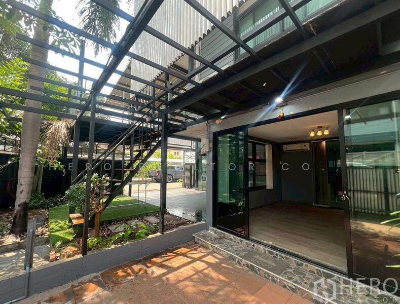 For Rent 4 Bedroom Detached House Wang Thonglang, Bangkok HRE00224, Bangkok, Khlong Chaokhun Sing, Wang Thonglang, Bangkok, 4 Bedrooms, 600 sqm, Single Detached House For Rent, by Hero Realtor Co., Ltd., 500145038 - DDproperty.com