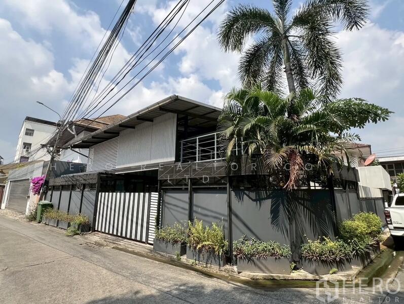 For Rent 4 Bedroom Detached House Wang Thonglang, Bangkok HRE00224, Bangkok, Khlong Chaokhun Sing, Wang Thonglang, Bangkok, 4 Bedrooms, 600 sqm, Single Detached House For Rent, by Hero Realtor Co., Ltd., 500145038 - DDproperty.com