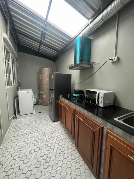 Golden Town 3 Bangna-Suanluang, Bangkok, Kanchanaphisek Road, Prawet, Prawet, Bangkok, 3 Bedrooms, 96 sqm, Townhouse For Rent, by Manapong Phromphitak, 500145149 - DDproperty.com