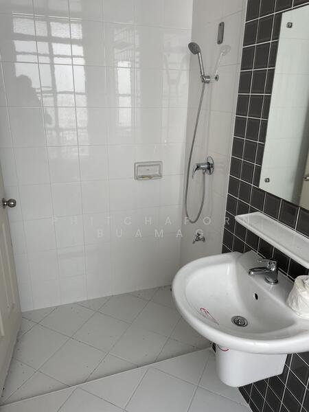 Baan Klang Muang Ladprao-Yothin Phatthana, Bangkok, Soi Baan Klang Muang Ladprao-Yothin Phatthana, Lat Phrao, Lat Phrao, Bangkok, 3 Bedrooms, 198 sqm, Townhouse For Sale, by Phitchaporn Buamag, 500145231 - DDproperty.com