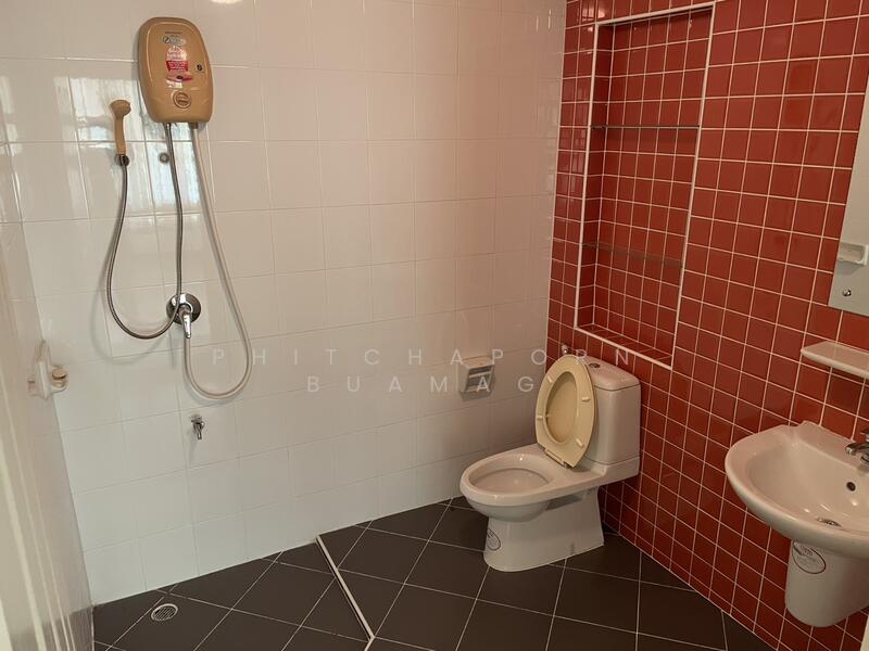 Baan Klang Muang Ladprao-Yothin Phatthana, Bangkok, Soi Baan Klang Muang Ladprao-Yothin Phatthana, Lat Phrao, Lat Phrao, Bangkok, 3 Bedrooms, 198 sqm, Townhouse For Sale, by Phitchaporn Buamag, 500145231 - DDproperty.com