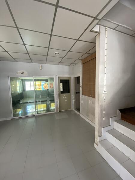 For Sale - ขายบ้านเดี่ยวหลังมุม หมู่บ้านวรนุช เพชรเกษม 68 แยก 31 ขายตามสภาพ ราคาต่อรองได้ ทำเลดี ใกล้ MRT บางแค, Bangkok