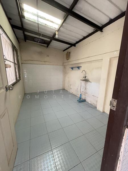 ขาย - ขายบ้านเดี่ยวหลังมุม หมู่บ้านวรนุช เพชรเกษม 68 แยก 31 ขายตามสภาพ ราคาต่อรองได้ ทำเลดี ใกล้ MRT บางแค, กรุงเทพ