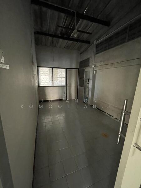 For Sale - ขายบ้านเดี่ยวหลังมุม หมู่บ้านวรนุช เพชรเกษม 68 แยก 31 ขายตามสภาพ ราคาต่อรองได้ ทำเลดี ใกล้ MRT บางแค, Bangkok