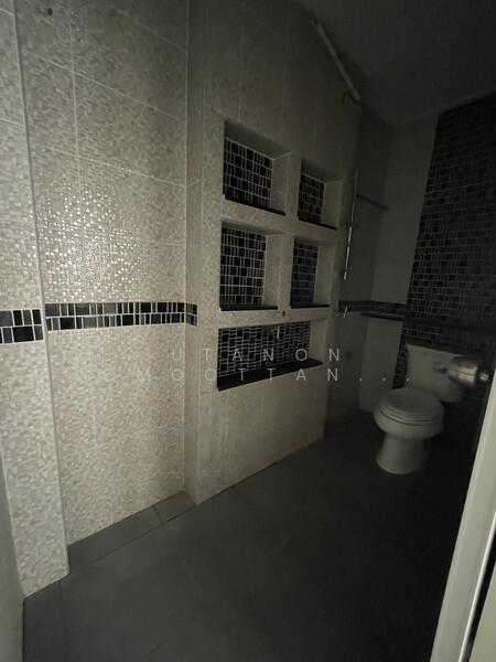 For Sale - ขายบ้านเดี่ยวหลังมุม หมู่บ้านวรนุช เพชรเกษม 68 แยก 31 ขายตามสภาพ ราคาต่อรองได้ ทำเลดี ใกล้ MRT บางแค, Bangkok