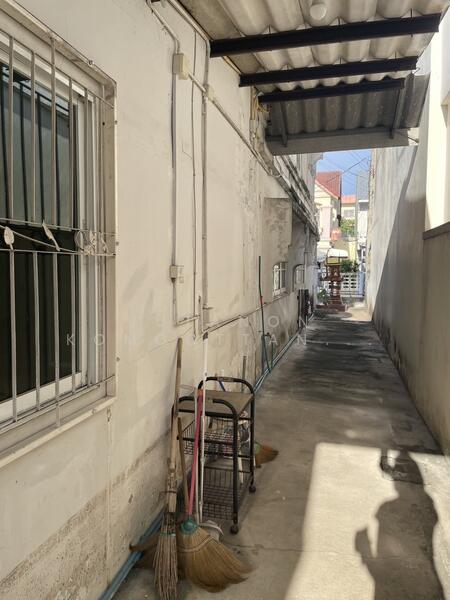 For Sale - ขายบ้านเดี่ยวหลังมุม หมู่บ้านวรนุช เพชรเกษม 68 แยก 31 ขายตามสภาพ ราคาต่อรองได้ ทำเลดี ใกล้ MRT บางแค, Bangkok