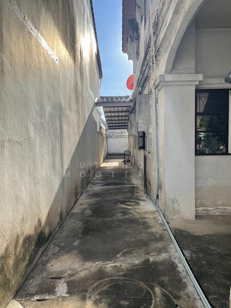 ขาย - ขายบ้านเดี่ยวหลังมุม หมู่บ้านวรนุช เพชรเกษม 68 แยก 31 ขายตามสภาพ ราคาต่อรองได้ ทำเลดี ใกล้ MRT บางแค, กรุงเทพ