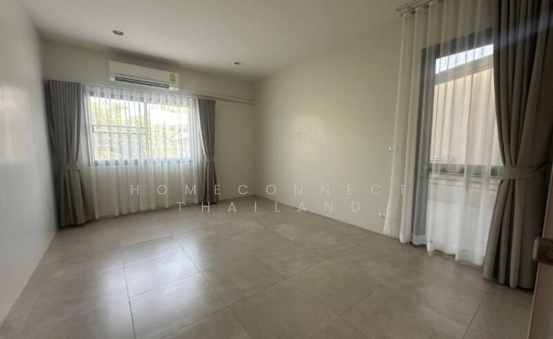 Detached House for Rent in Ekkamai area, Bangkok, Phra Kanong Nua, Watthana, Bangkok, 3 Bedrooms, 220 sqm, Single Detached House For Rent, by HomeConnect Thailand, 500145242 - DDproperty.com
