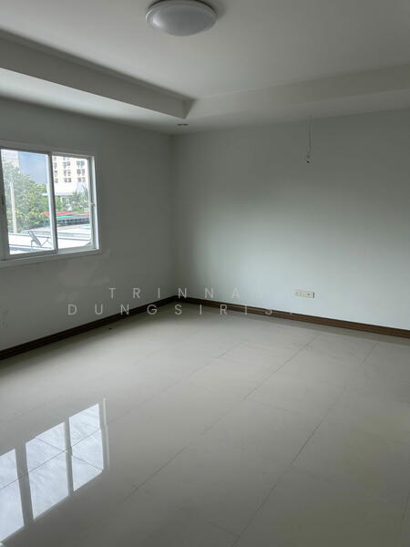 4-BR Townhouse, Bangkok, Phlapphla, Wang Thonglang, Bangkok, 4 Bedrooms, 360 sqm, Townhouse For Sale, by Trinnaya Dungsirisangthong, 500145288 - DDproperty.com