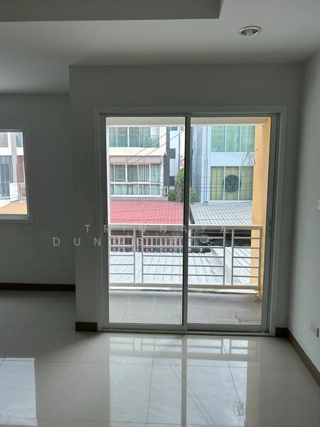 4-BR Townhouse, Bangkok, Phlapphla, Wang Thonglang, Bangkok, 4 Bedrooms, 360 sqm, Townhouse For Sale, by Trinnaya Dungsirisangthong, 500145288 - DDproperty.com