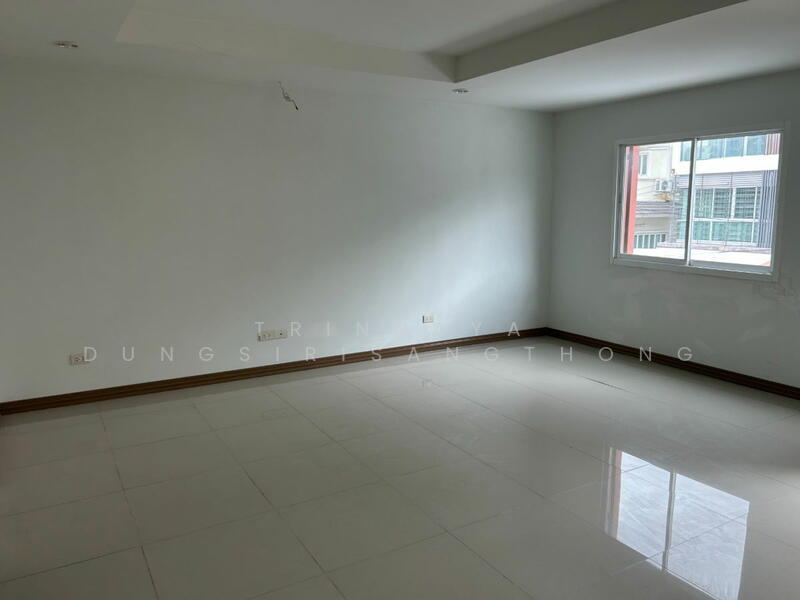 4-BR Townhouse, Bangkok, Phlapphla, Wang Thonglang, Bangkok, 4 Bedrooms, 360 sqm, Townhouse For Sale, by Trinnaya Dungsirisangthong, 500145288 - DDproperty.com
