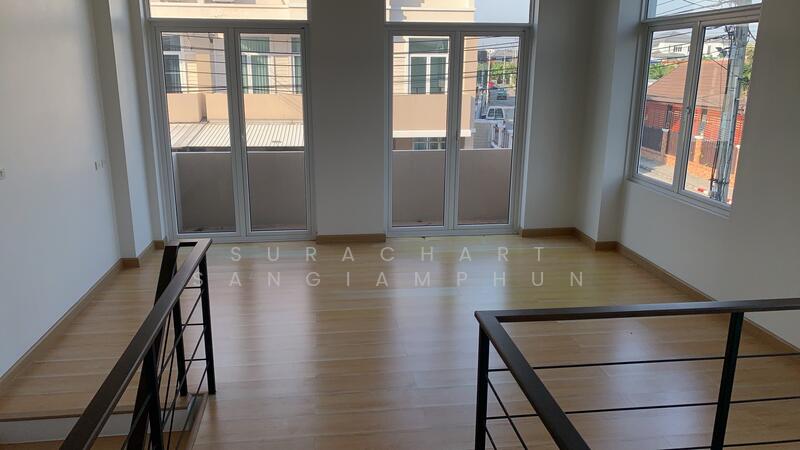 Simantra Ladprao 71 : ศิมันตรา ลาดพร้าว 71, กรุงเทพ, ซ.นาคนิวาส 21 ถ.นาคนิวาส (ลาดพร้าว 71), ลาดพร้าว, ลาดพร้าว, กรุงเทพ, 200 ตร.ม., บ้านเดี่ยว ขาย, โดย Surachart Sangiamphun, 500145348 - DDproperty.com