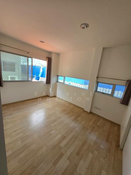 Noble Cube Pattanakarn, Bangkok, Phatthanakan Road, Suan Luang, Suan Luang, Bangkok, 3 Bedrooms, 200 sqm, Townhouse For Sale, by Eastblue Horizon, 500145355 - DDproperty.com