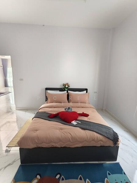 House 3 Bedroom for sale East Pattaya, Chon Buri (Pattaya), Bang Lamung, Bang Lamung (Pattaya), Chon Buri (Pattaya), 3 Bedrooms, 200 sqm, Semi-Detached House (Twin House) For Sale, by PLC Real Estate, 500145388 - DDproperty.com