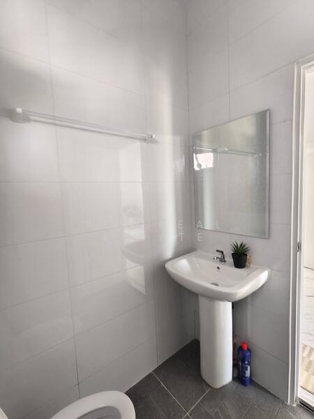 House 3 Bedroom for sale East Pattaya, Chon Buri (Pattaya), Bang Lamung, Bang Lamung (Pattaya), Chon Buri (Pattaya), 3 Bedrooms, 200 sqm, Semi-Detached House (Twin House) For Sale, by PLC Real Estate, 500145388 - DDproperty.com