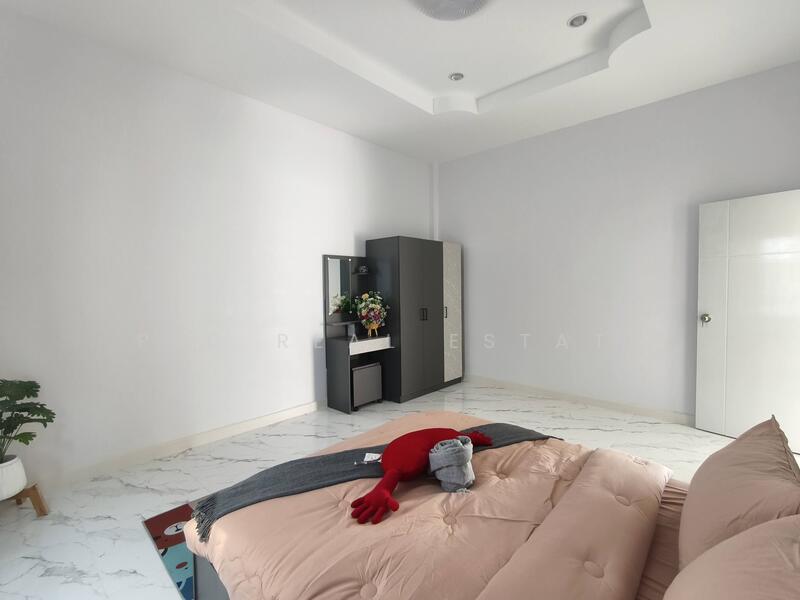 House 3 Bedroom for sale East Pattaya, Chon Buri (Pattaya), Bang Lamung, Bang Lamung (Pattaya), Chon Buri (Pattaya), 3 Bedrooms, 200 sqm, Semi-Detached House (Twin House) For Sale, by PLC Real Estate, 500145388 - DDproperty.com