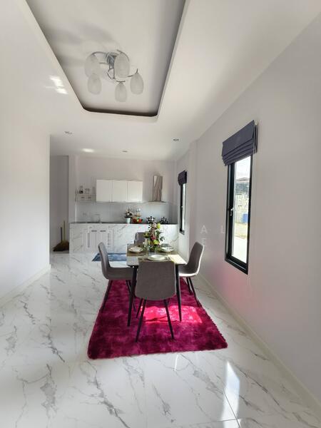 House 3 Bedroom for sale East Pattaya, Chon Buri (Pattaya), Bang Lamung, Bang Lamung (Pattaya), Chon Buri (Pattaya), 3 Bedrooms, 200 sqm, Semi-Detached House (Twin House) For Sale, by PLC Real Estate, 500145388 - DDproperty.com