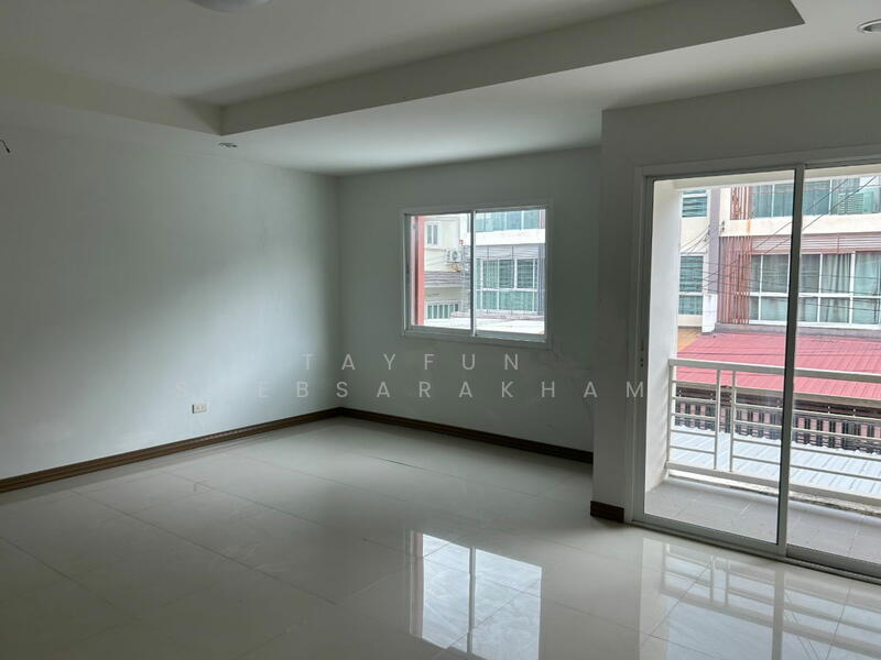 ทาวน์เฮ้าส์ 4-ห้องนอน, กรุงเทพ, พลับพลา, วังทองหลาง, กรุงเทพ, 360 ตร.ม., ทาวน์เฮ้าส์ ให้เช่า, โดย Tayfun  Suebsarakham , 500145421 - DDproperty.com